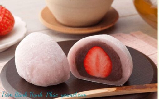 Nguyên liệu chính để làm vỏ bánh Mochi bao gồm gạo nếp Nhật Bản (glutinous rice) hoặc bột Mochiko